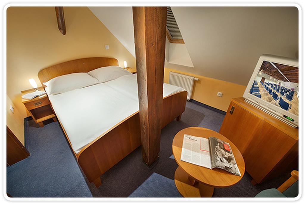 Fara Rancirov Hotel Jihlava Buitenkant foto